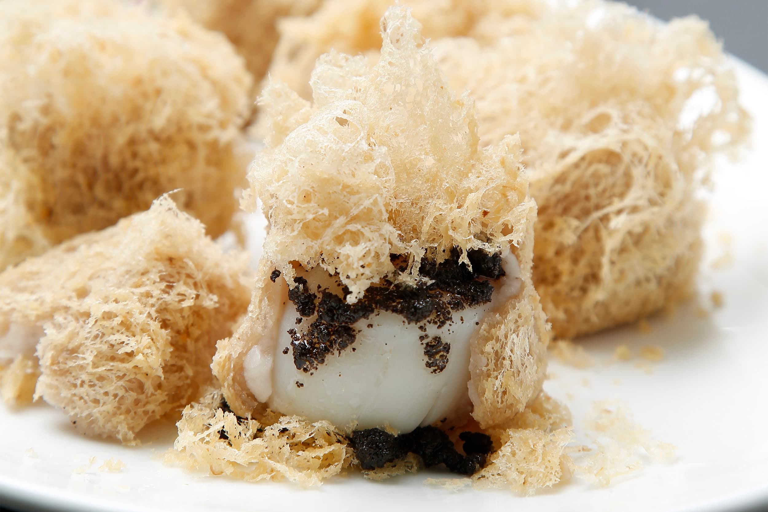 Mashed taro puff with scallop and truffle