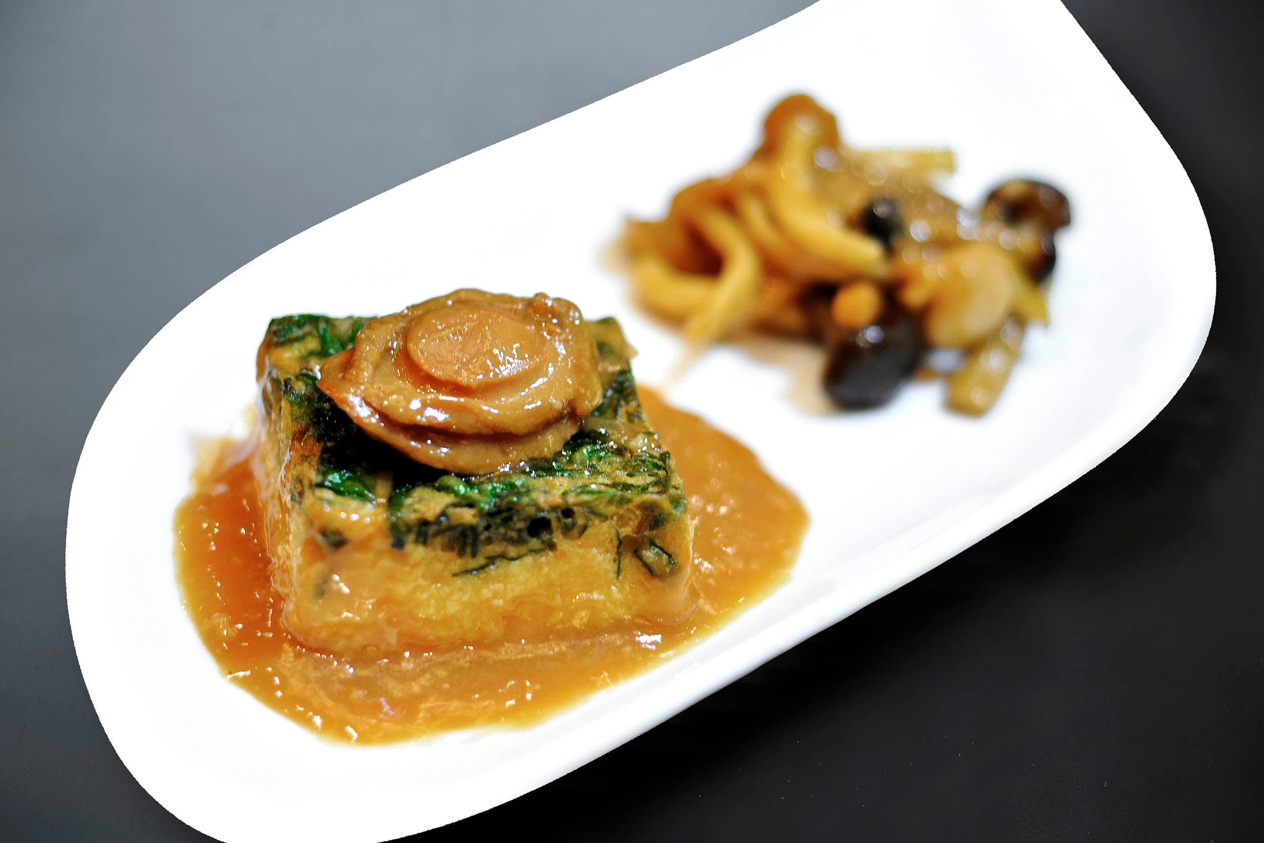 Braised baby abalone with spinach tofu