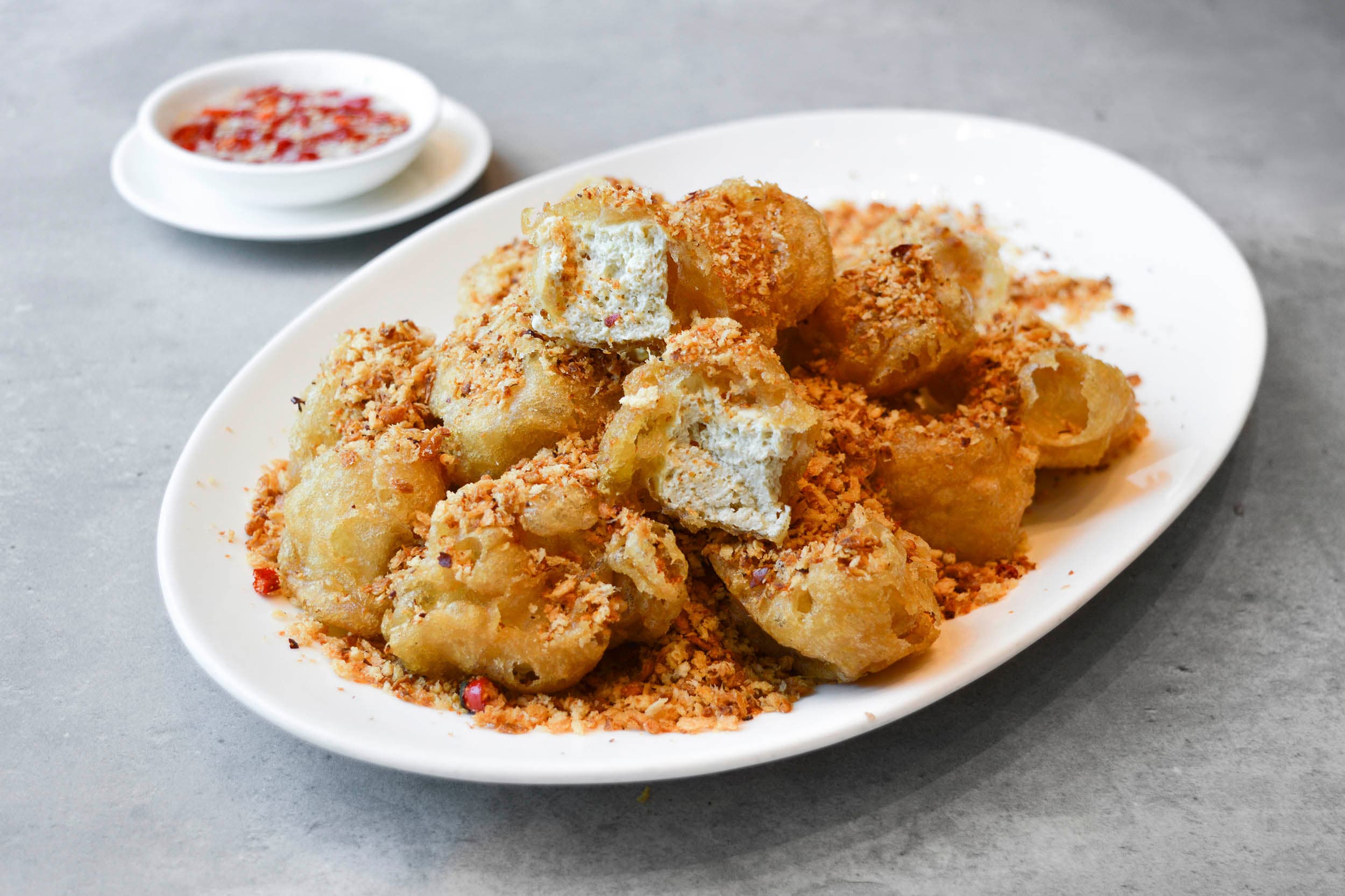 Deep-fried bean curd with spicy salt