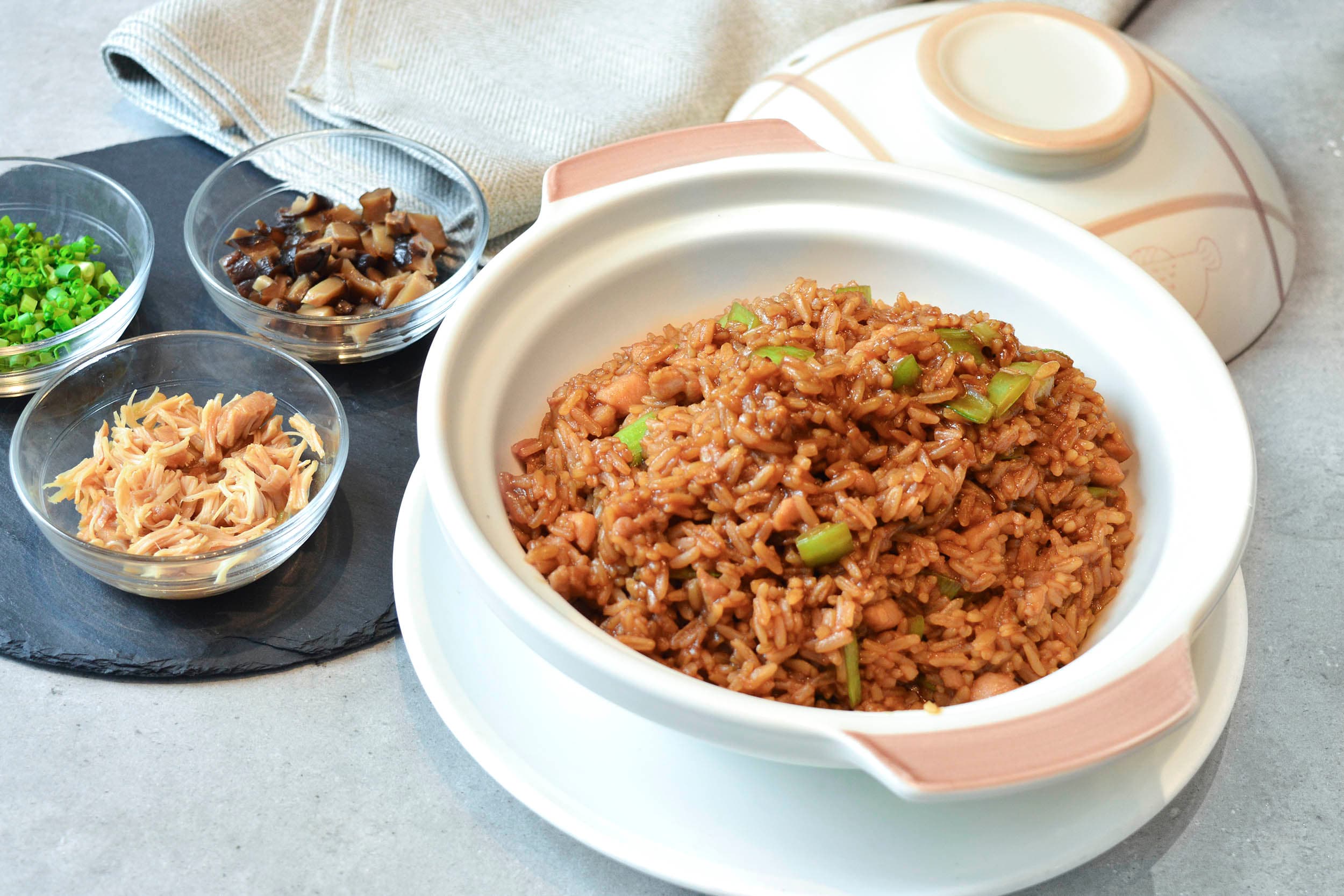 Rice with diced chicken in abalone sauce