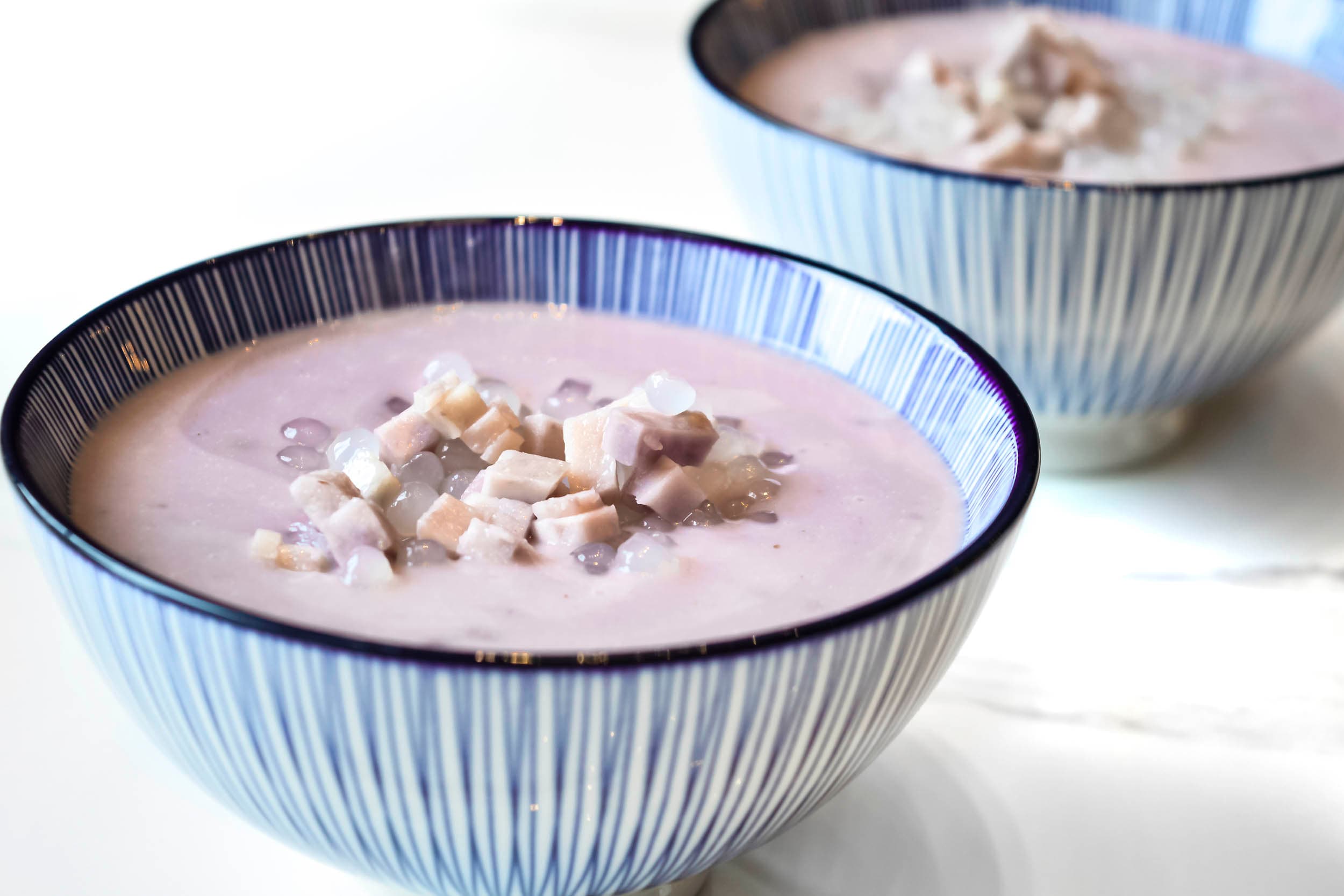 Hot taro soup with sago