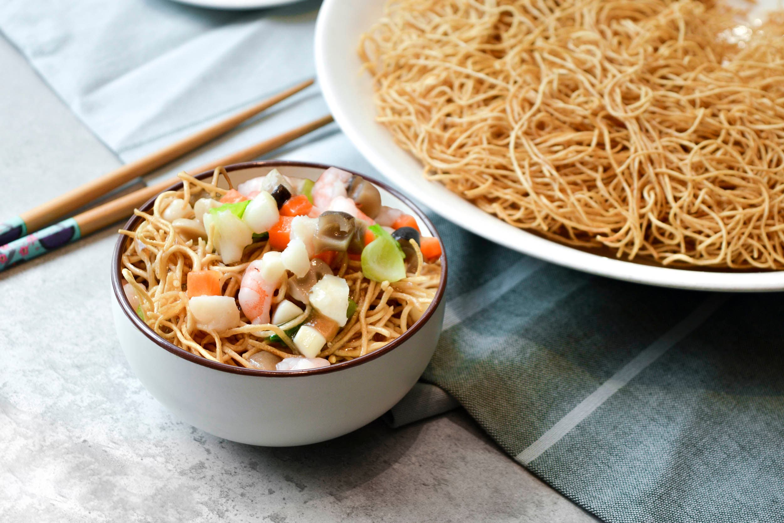 Pan-fried crispy noodles with diced seafood