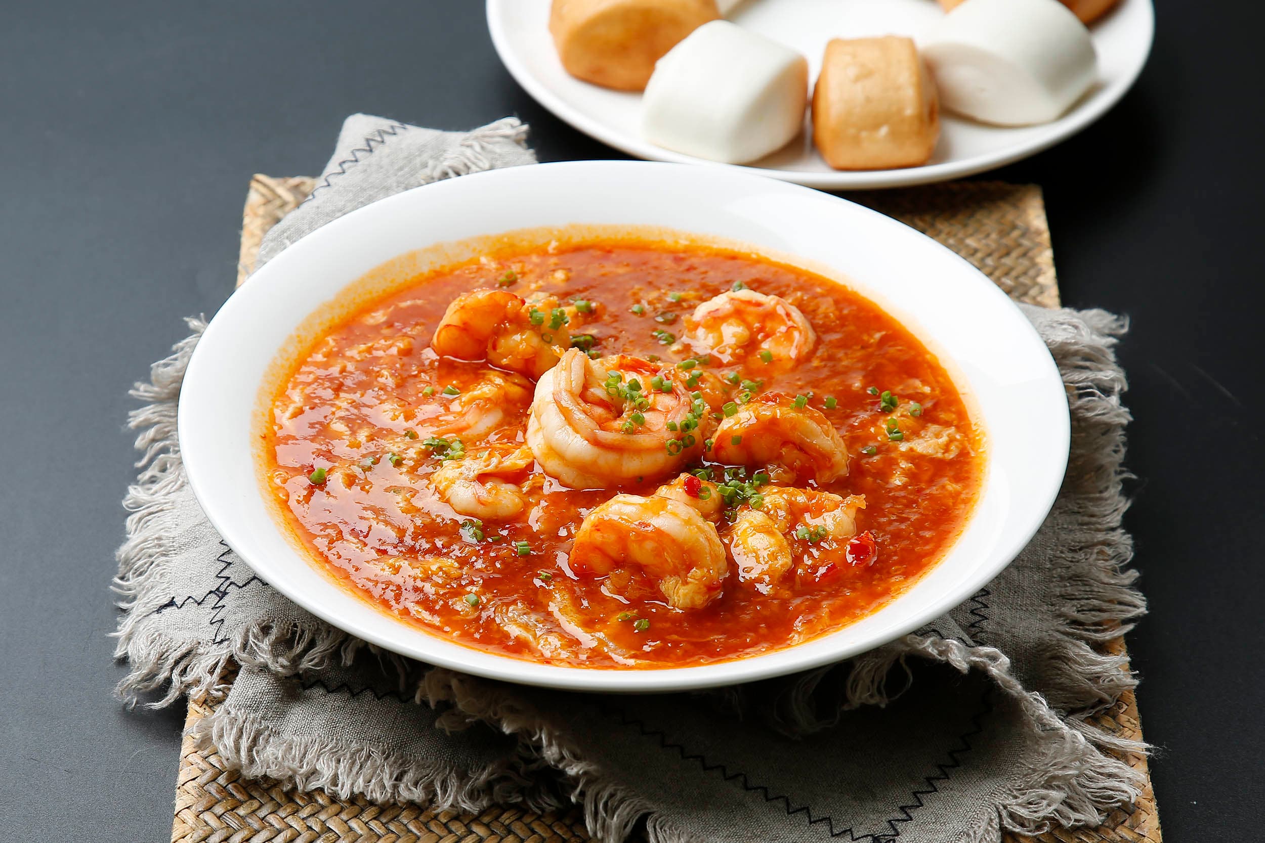 Singaporean prawns (served with mantou)