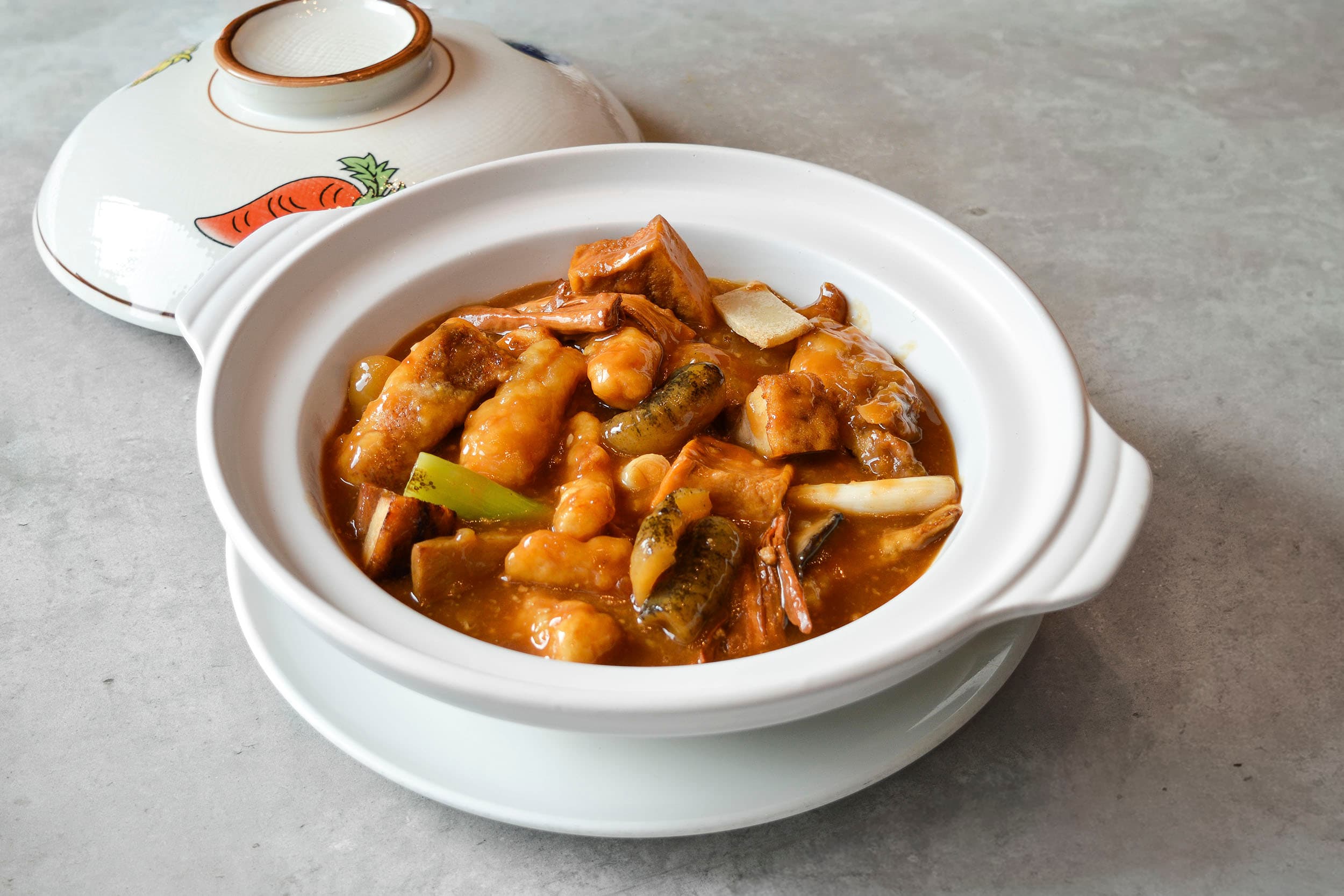 Spotted lapu-lapu with beancurd and sea cucumber in pot