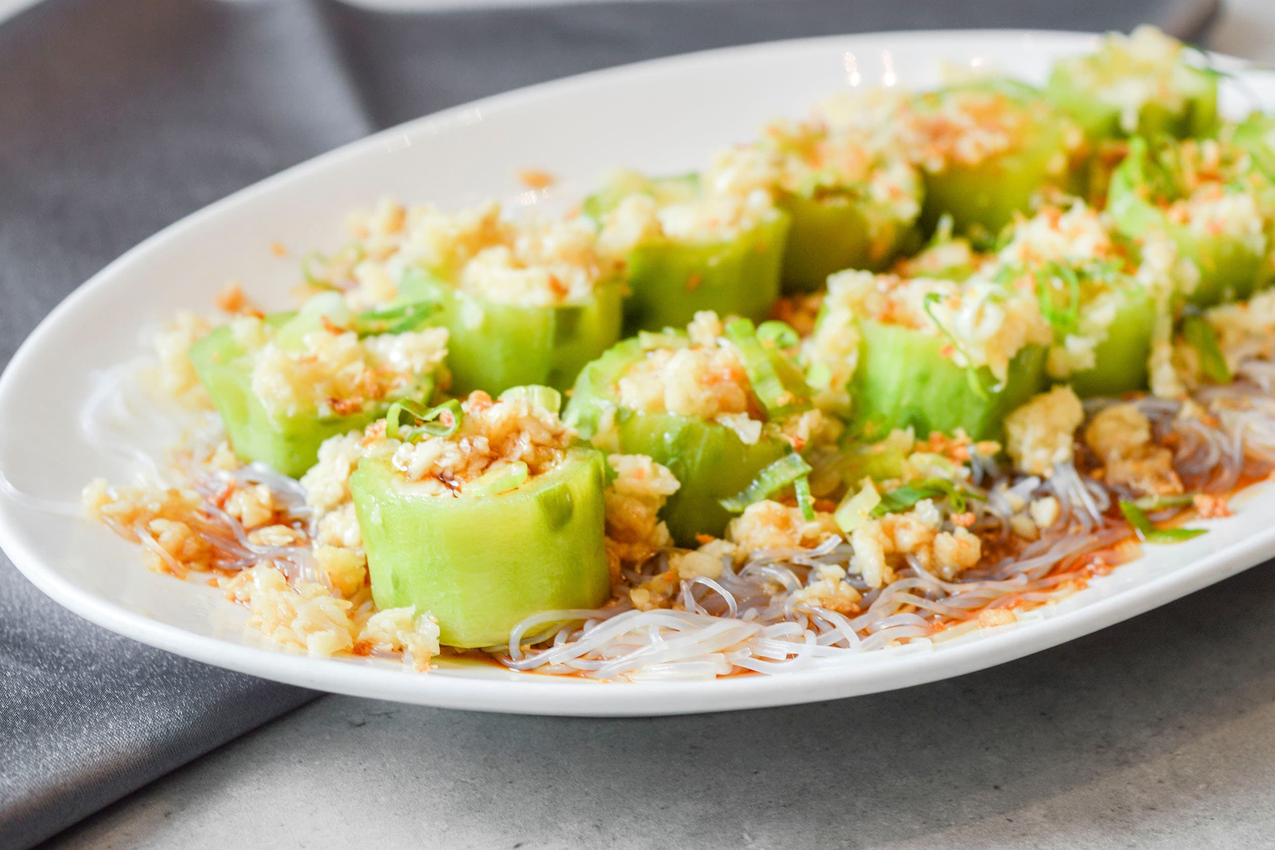 Steamed silk squash with garlic and vermicelli