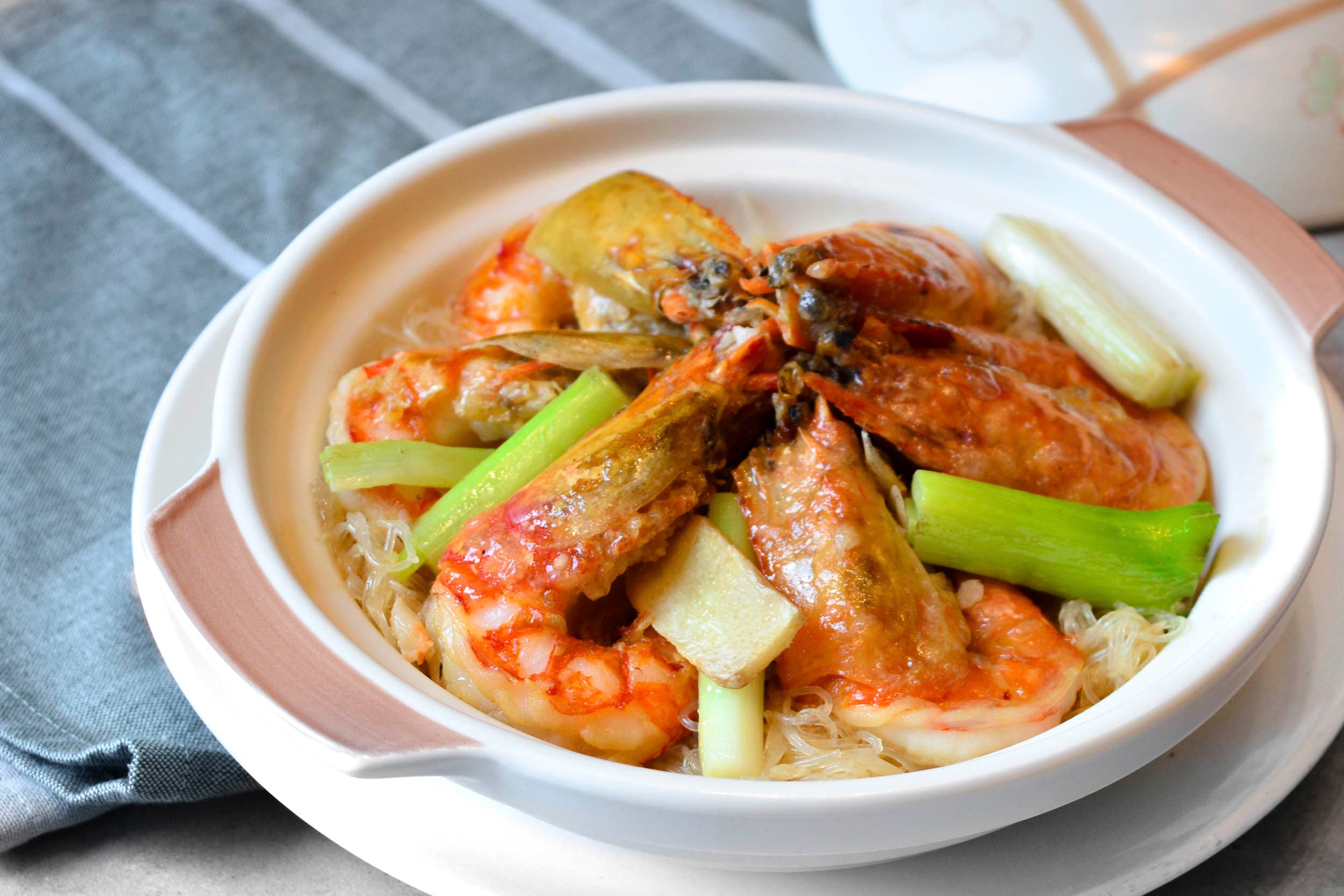 Tiger prawns with vermicelli in cream sauce