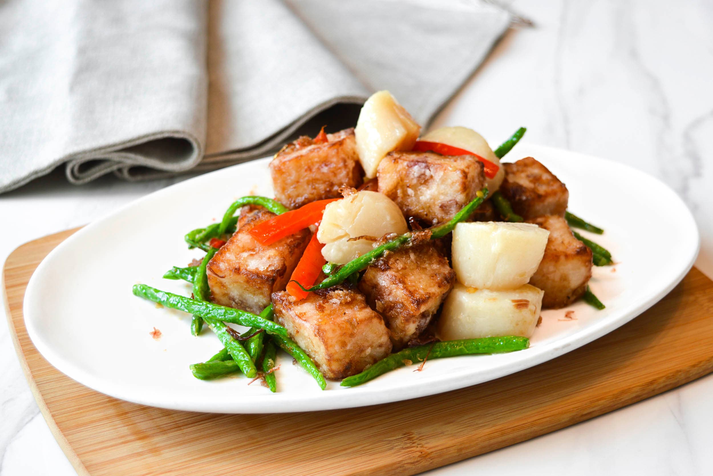 Wok-fried scallops with radish cake in XO sauce